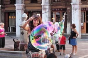 Шоу мыльных пузырей