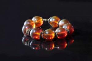 Янтарные бусы