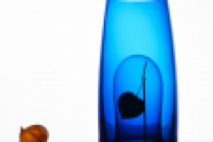 Композиция со стеклянной вазой