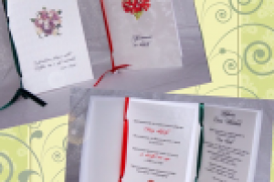 Открытка с вкладышем, атласной лентой и бусиной