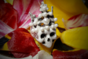 Кольцо-череп из самозатвердевающей глины