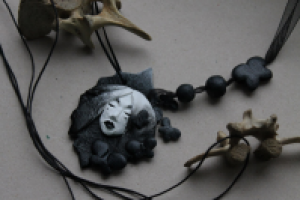 Кулон - Азия