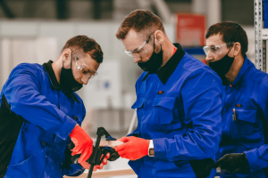 Привлек сотрудников предприятий к движению рационализаторов национального проекта «Производительность труда»