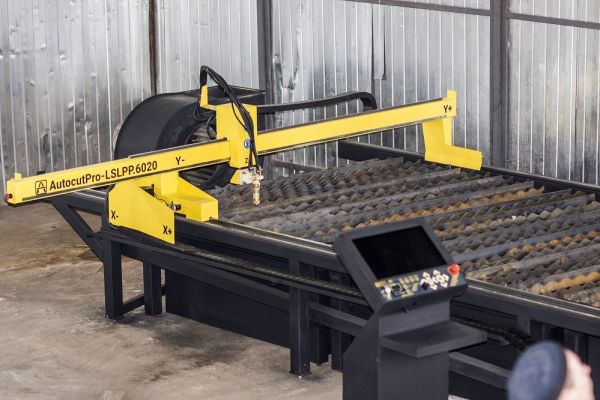 Станок плазменной резки эконом-класса "AutocutPro" с зоной раскроя 2х6 метров