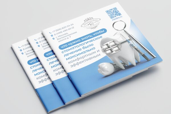 Free_Square_Brochure_Mockup_02.png
