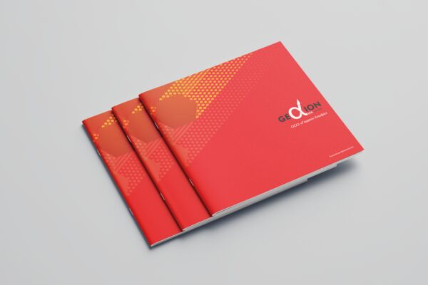Free_Square_Brochure_Mockup_02.png