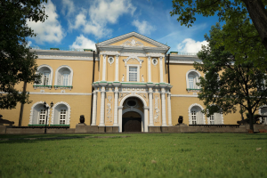 Здание Арсенала в Кремле