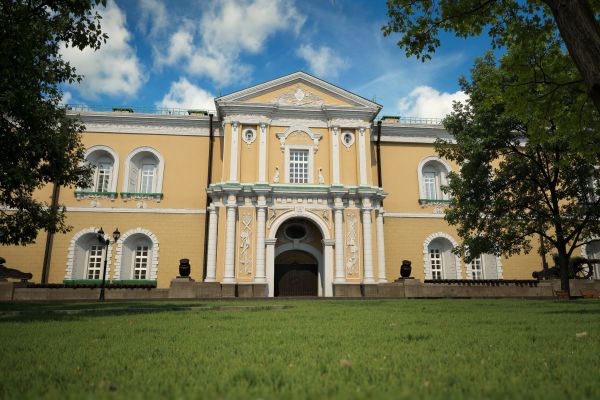 Здание Арсенала в Кремле