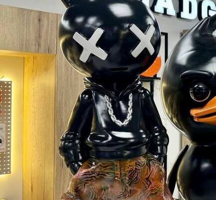 🖤 Коллекционная фигурка “Urban Bunny”