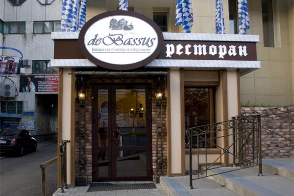 оформление входной группы - пивной ресторан