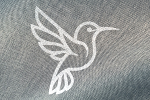 Логотип отеля с птичкой