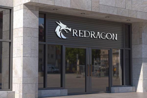 По заданию преподавателя провела небольшой ребрендинг компании REDRAGON. Изменила логотип, сделала его минималистичнее при этом не теряя агрессивности изначального логотипа