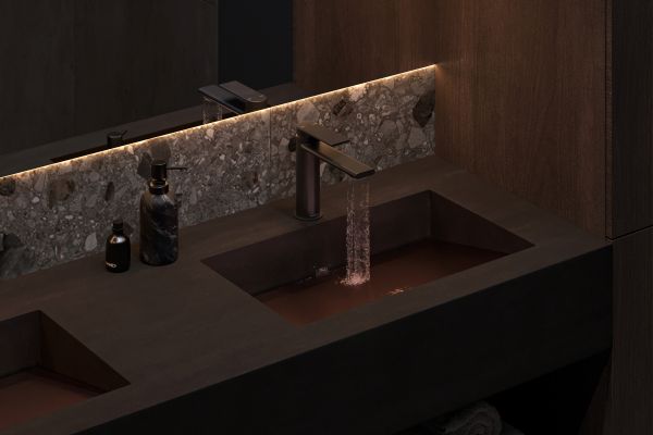 Эта ванная комната — образец смелого современного дизайна.