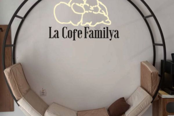 Неоновая вывеска для кофейни