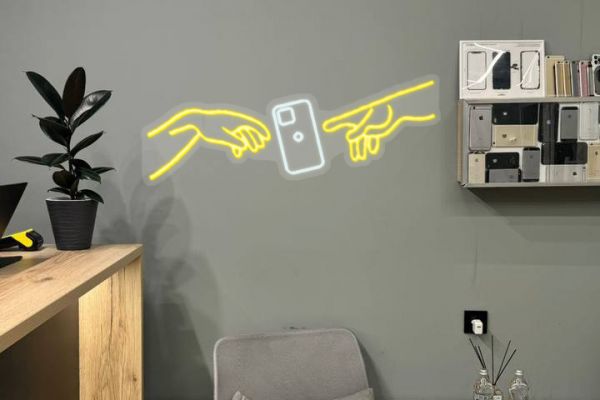 Неоновая вывеска для сервиса