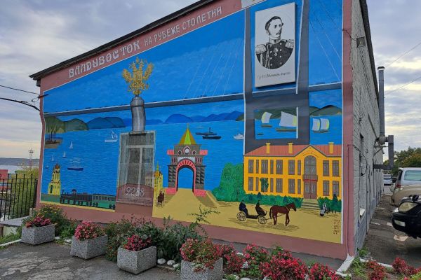 Мой первый мурал на одном из корпусов железнодорожной больницы