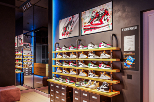 3d визуализация магазина кроссовок.