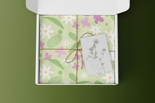 Free Gift Box with Greeting Card Mockup.png
