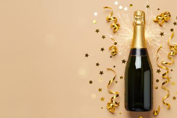 Новогодний шаблон: Бутылка шампанского в мишуре