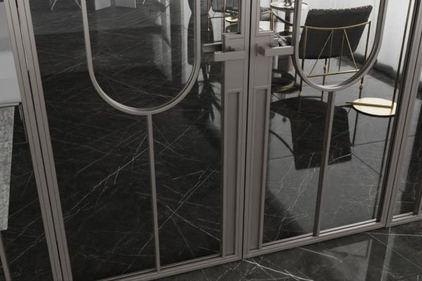 Ручки в стальных перегородках