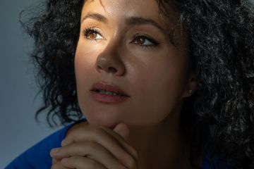 Женский студийный портрет.