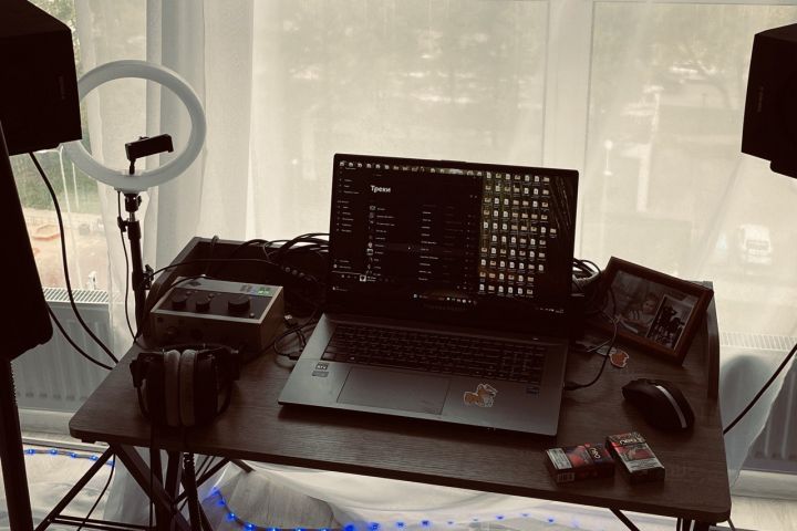 напишу песню, по любым вашим задумкам а с меня проект готового трека