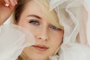 Сила в мягкости: портретная съёмка в стиле Clean Beauty для современной девушки