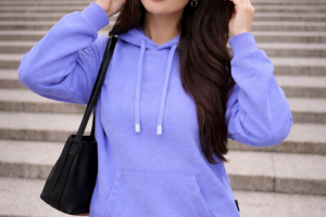 Фотокарточки женских худи для маркетплейсов / интернет-магазина