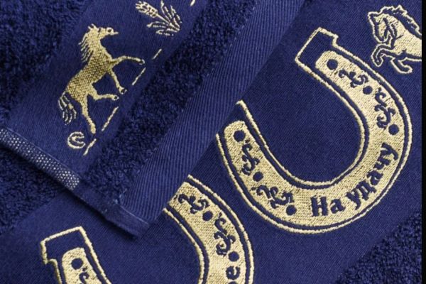 Дизайн вышивки и инфографика карточки для полотенца