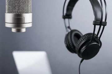 Расшифровка аудио и визуализация баннера для онлайн‑конференции