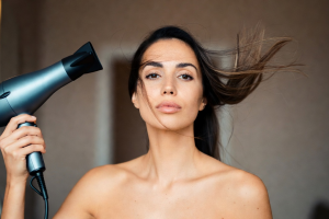 Мама в озоне. Авторская песня. Музыка и клип с использованием нейросетей.