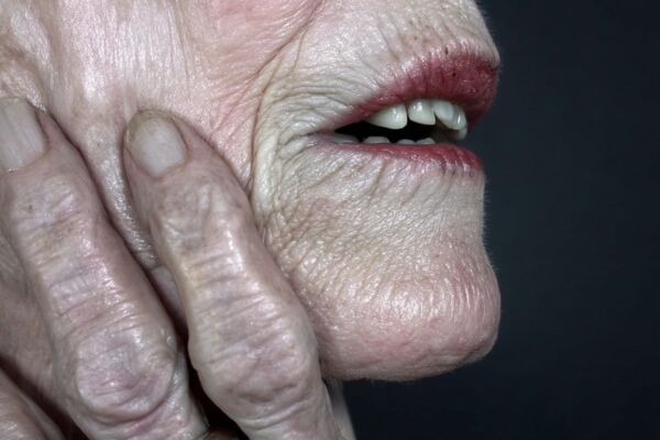 estaiez_macro_photograph_of_elderly_woman_hand_with_thin_wrin_ce