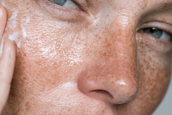 estaiez_studio_photograph_of_model_with_highly_detailed_skin__d1