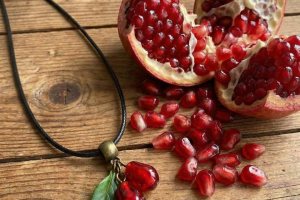 Визуал для соцсетей и выставок для бренда изделий в форме овощей/фруктов