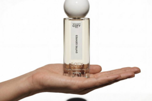 ИИ съемка парфюма бренда Infiniment coty