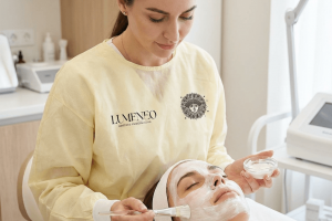 Логотип и фирменный стиль для косметологической клиники «Люминео»