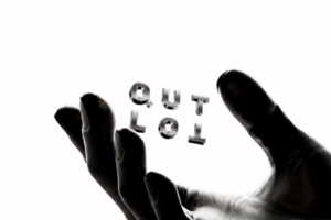 QUTLOT — бренд одежды, название которого образовано от слов CUT — «отрезать, убирать» и LOT — «многое, лишнее». Основа идеи отказ от избыточного и сохранения необходимого.