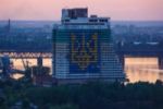 Герб Украины высотой в 16 этажей появился в Днепропетровске