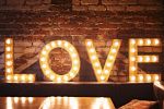 LOVE - декоративная надпись со светом