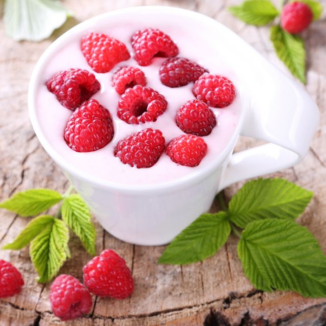 Raspberry yogurt /  