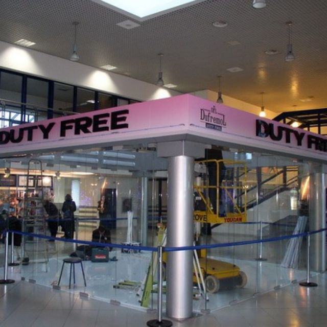 Duty free. Airport.  2008
