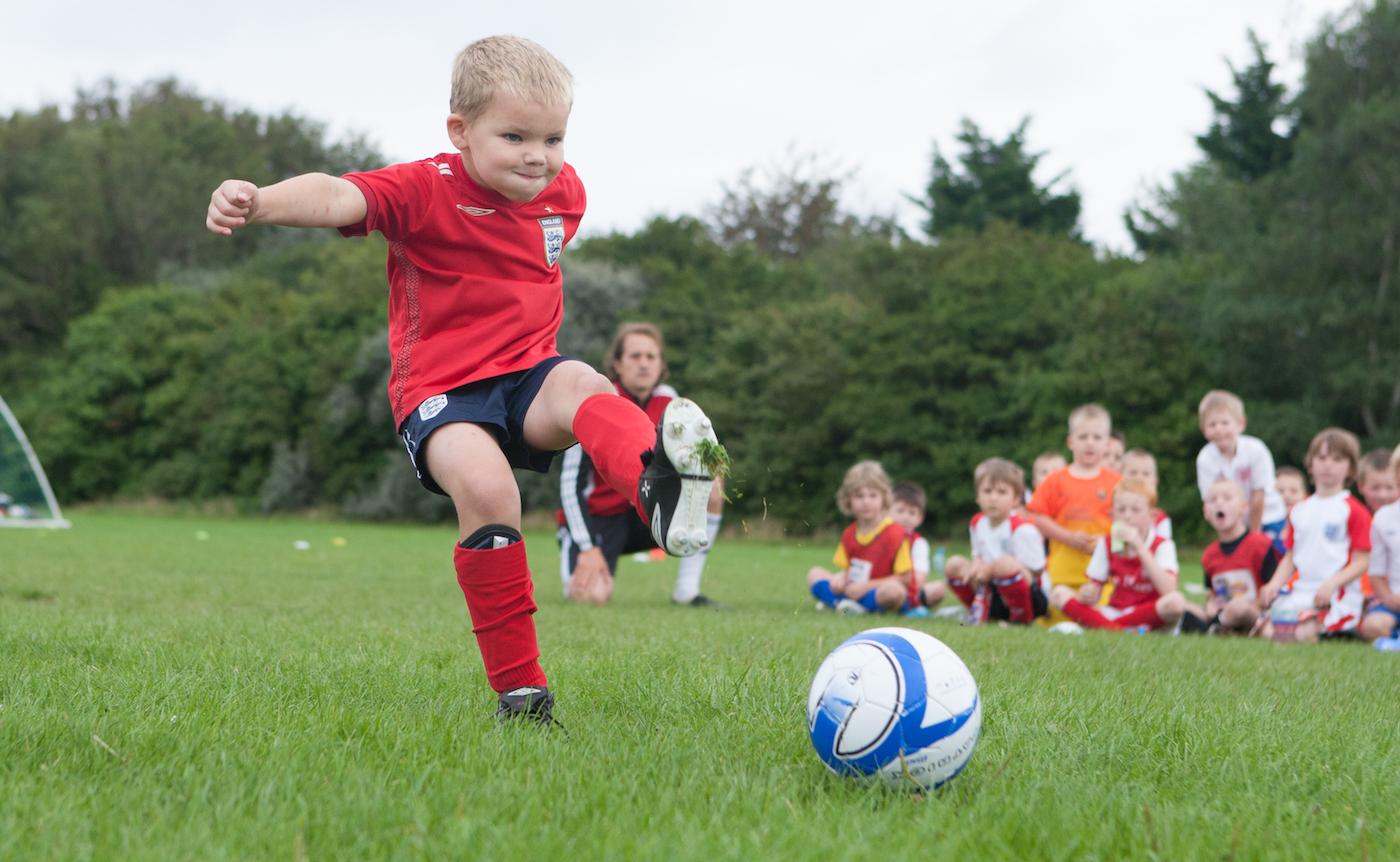 5 причин отдать ребенка на футбол