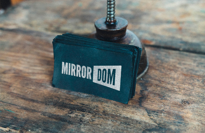 Mirror dom